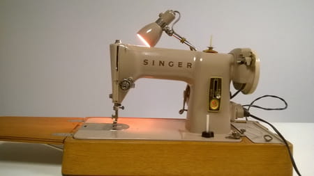 Machine a coudre Vintage Singer 319K années 1950 Fonctionne correctement