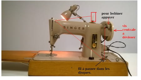 Machine a coudre Vintage Singer 319K années 1950 Fonctionne correctement